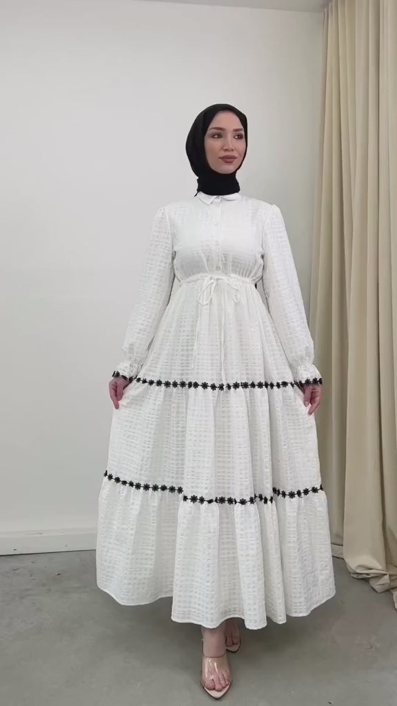 فستان أبيض مورد