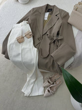 جاكيت رسمي مع ببيونة عالخصر