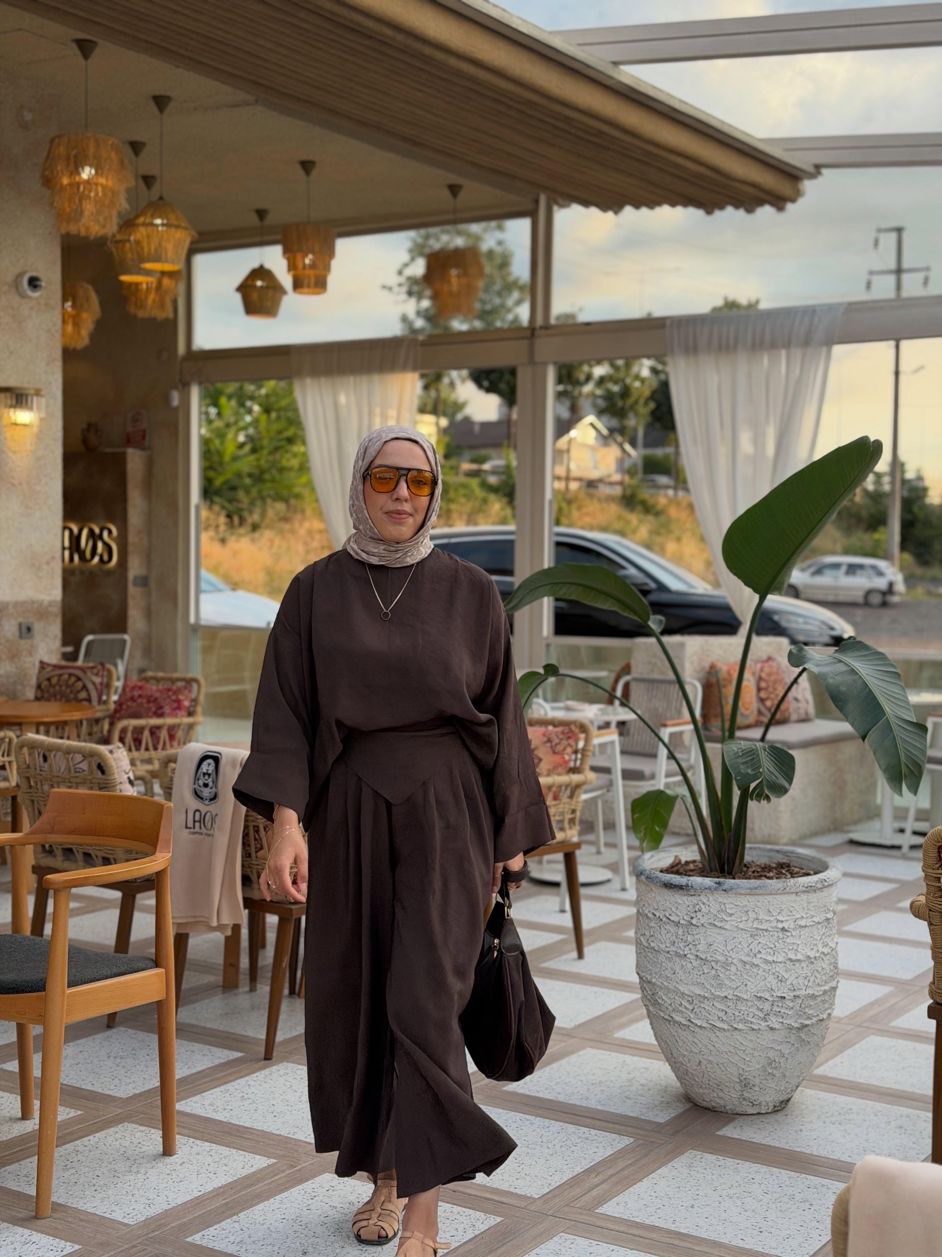 طقم سكارف بنطلون عريض وبلوزة 2