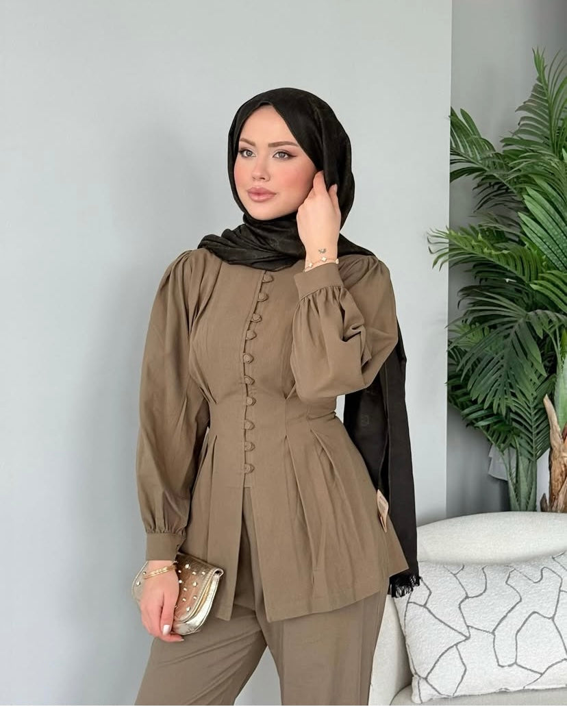 طقم عملي ناعم مع ازرار