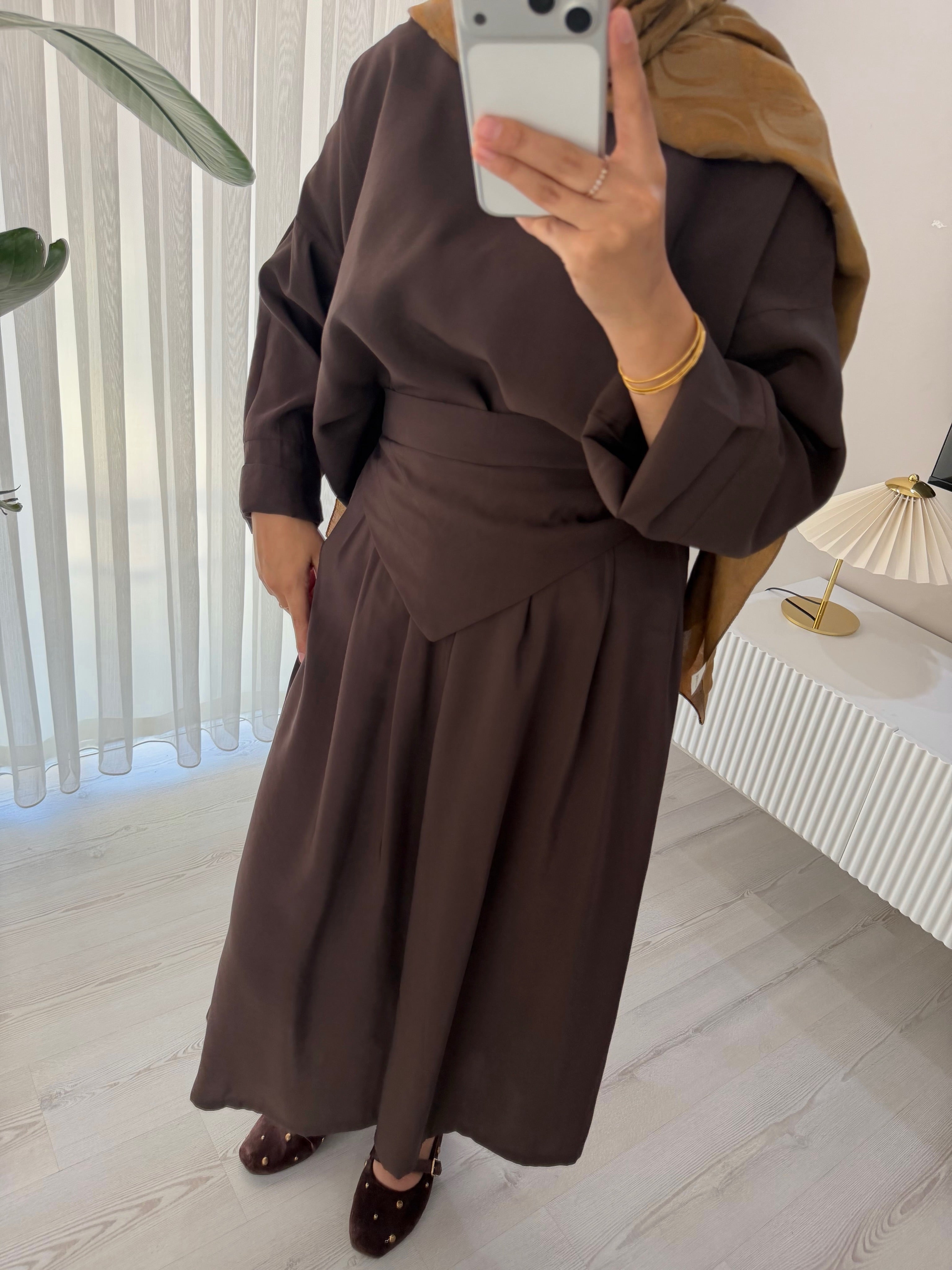 طقم سكارف بنطلون عريض وبلوزة 2