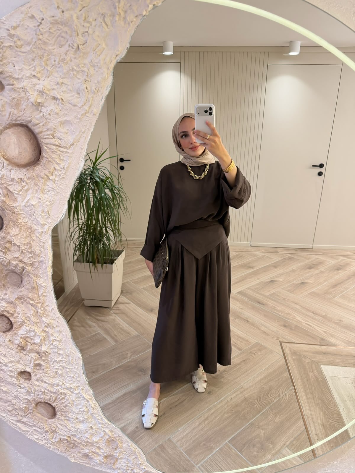 طقم سكارف بنطلون عريض وبلوزة 2