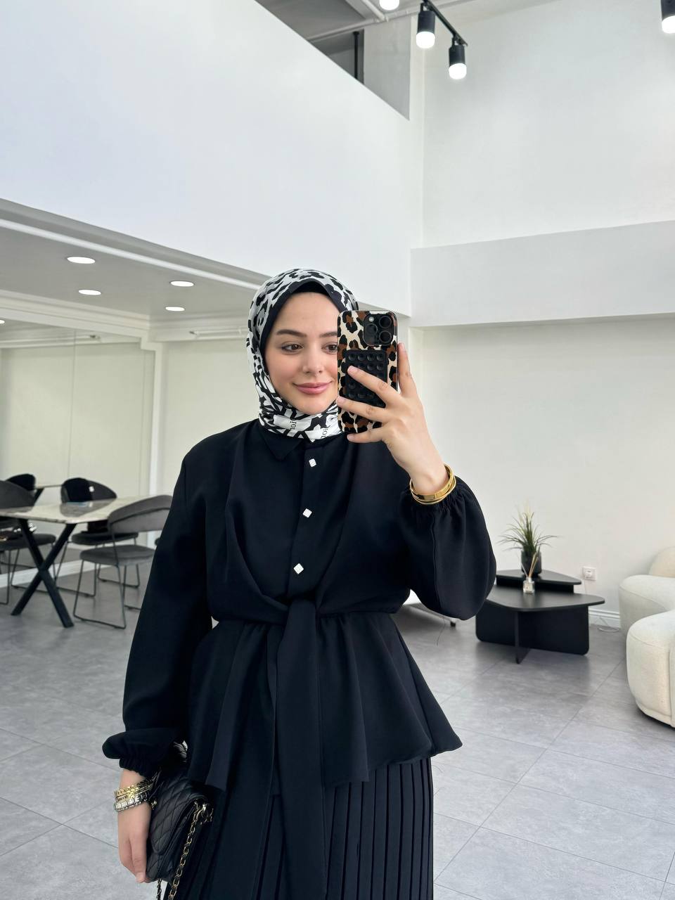 طقم رسمي تنورة  كسرات ناعم 🌸
