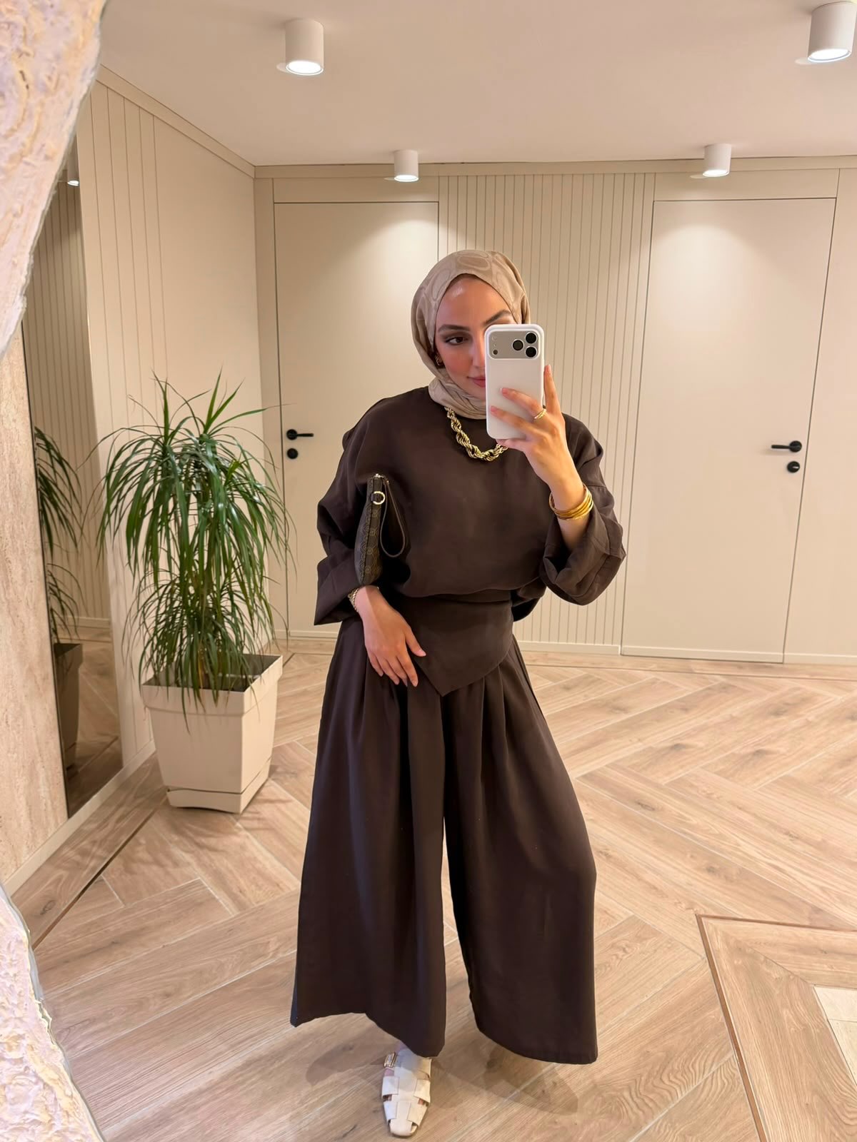 طقم سكارف بنطلون عريض وبلوزة 2