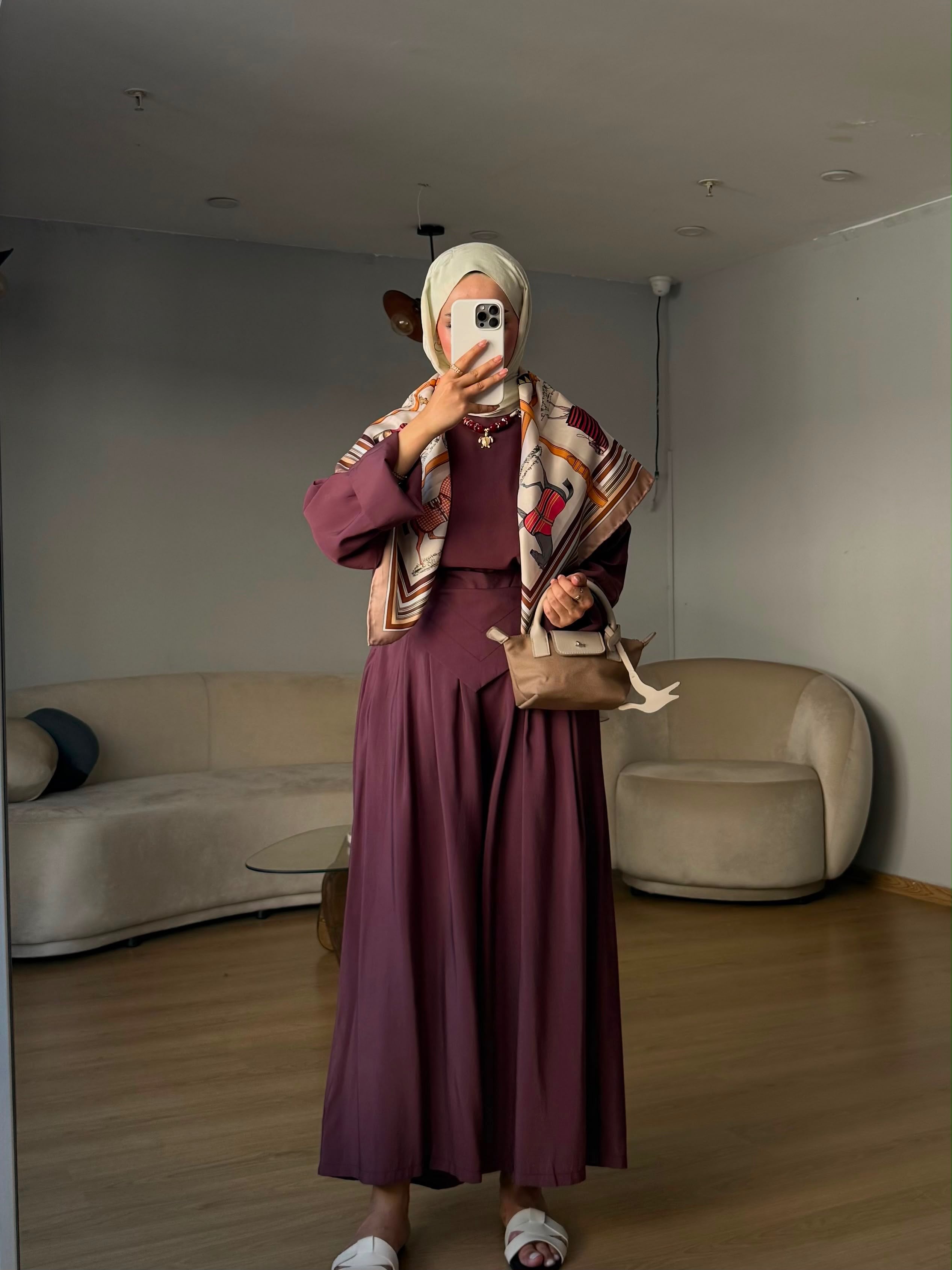 طقم سكارف بنطلون عريض وبلوزة 2