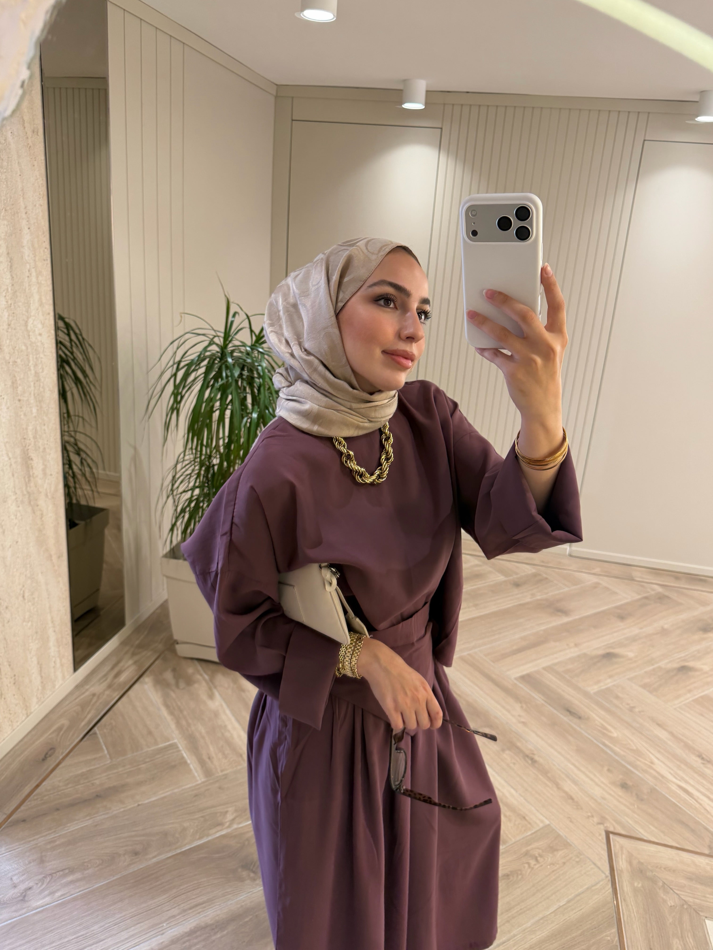 طقم سكارف بنطلون عريض وبلوزة 2
