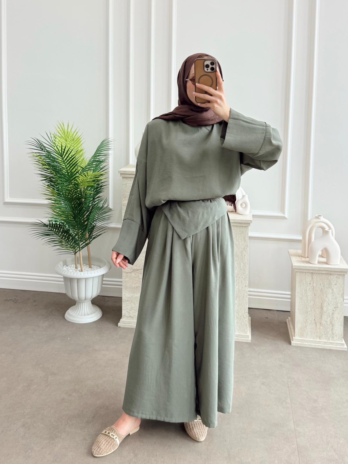 طقم سكارف بنطلون عريض وبلوزة 2