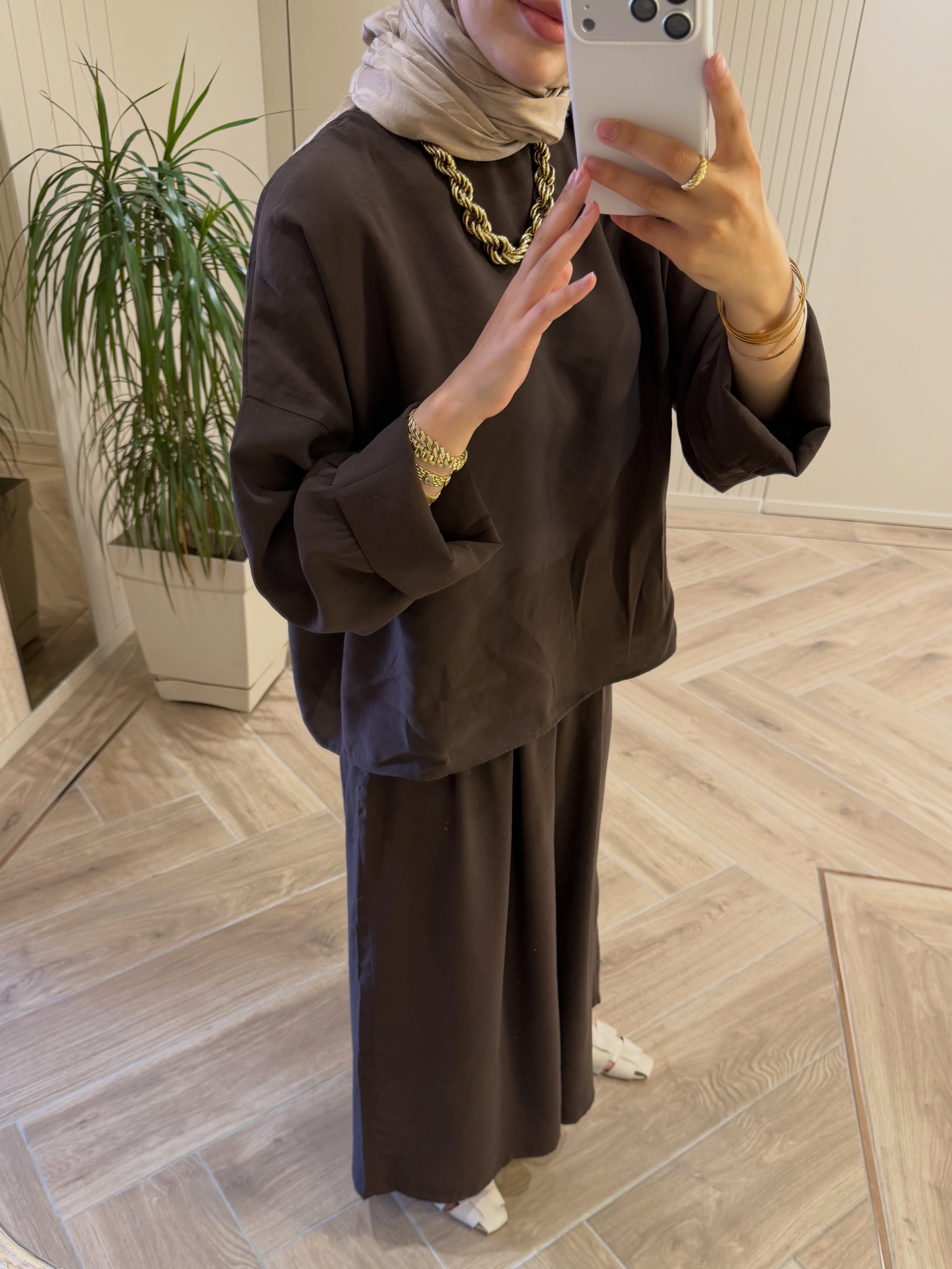 طقم سكارف بنطلون عريض وبلوزة 2