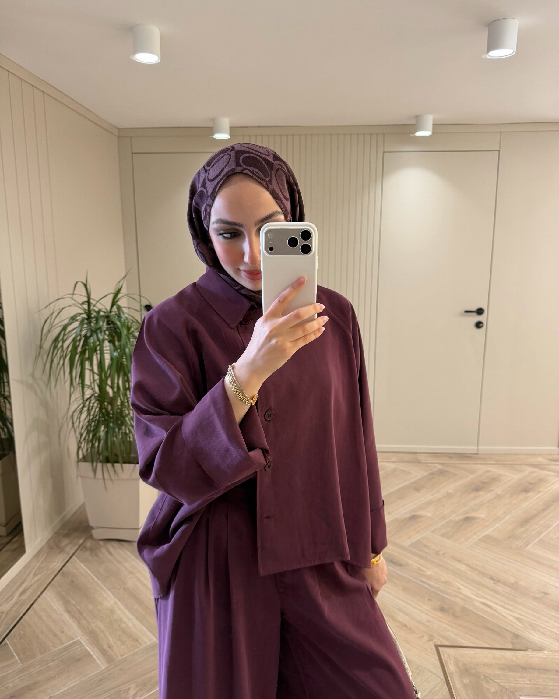 طقم بيسك ترند قميص وبنطلون
