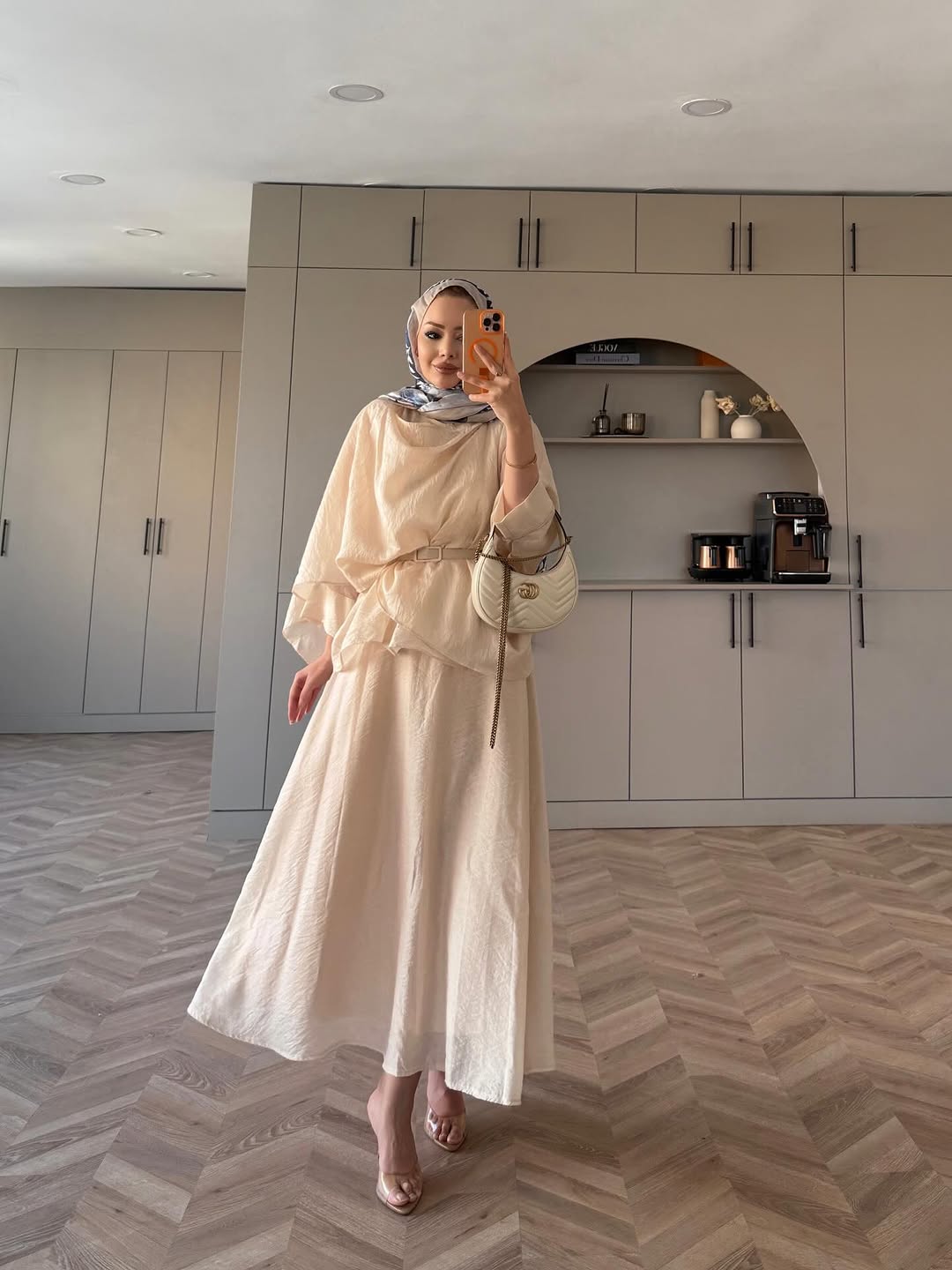 طقم ميلانو تنورة وبلوزة فلو وحزام