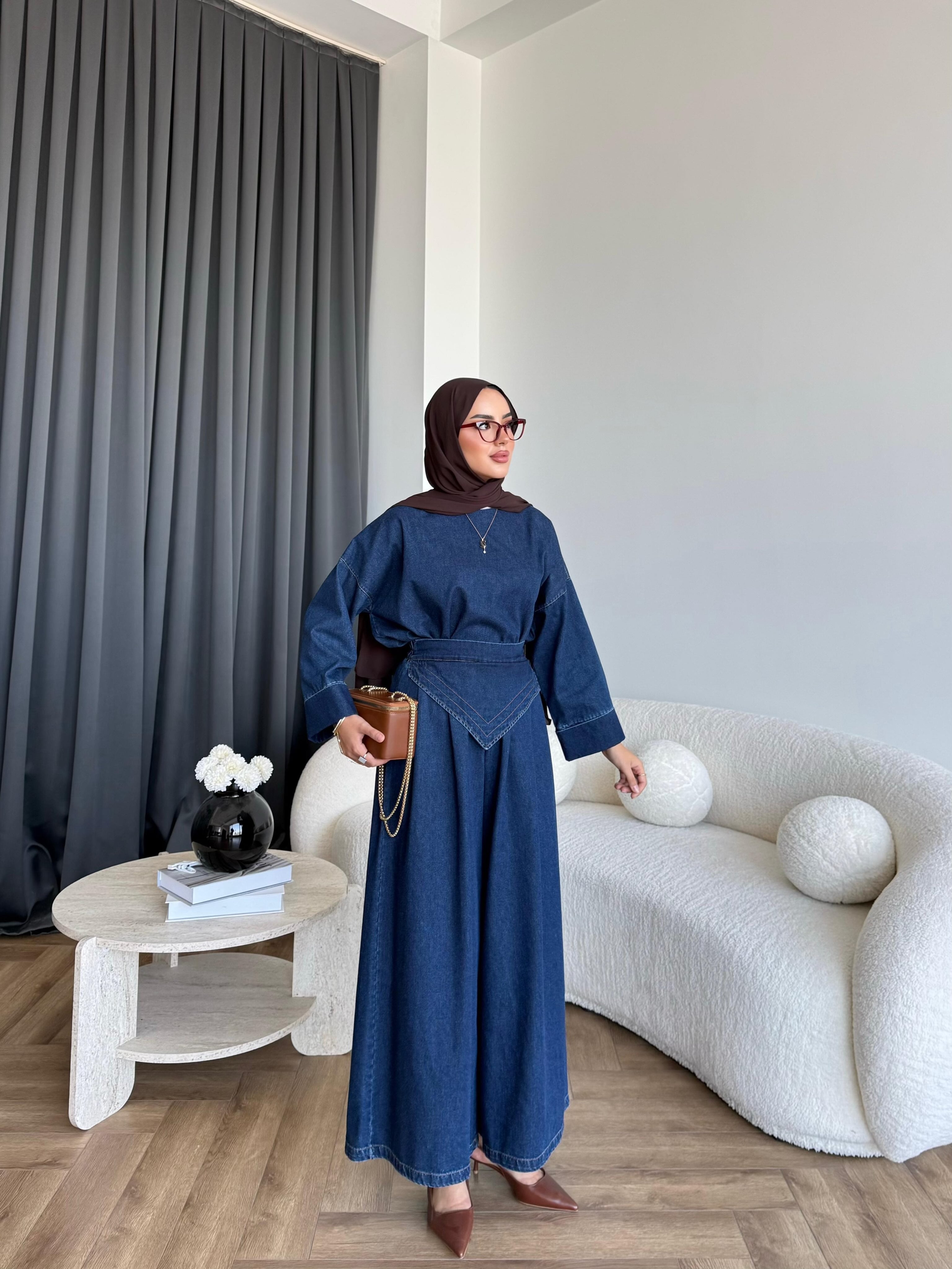 طقم جينز  سكارف بنطلون وبلوزة