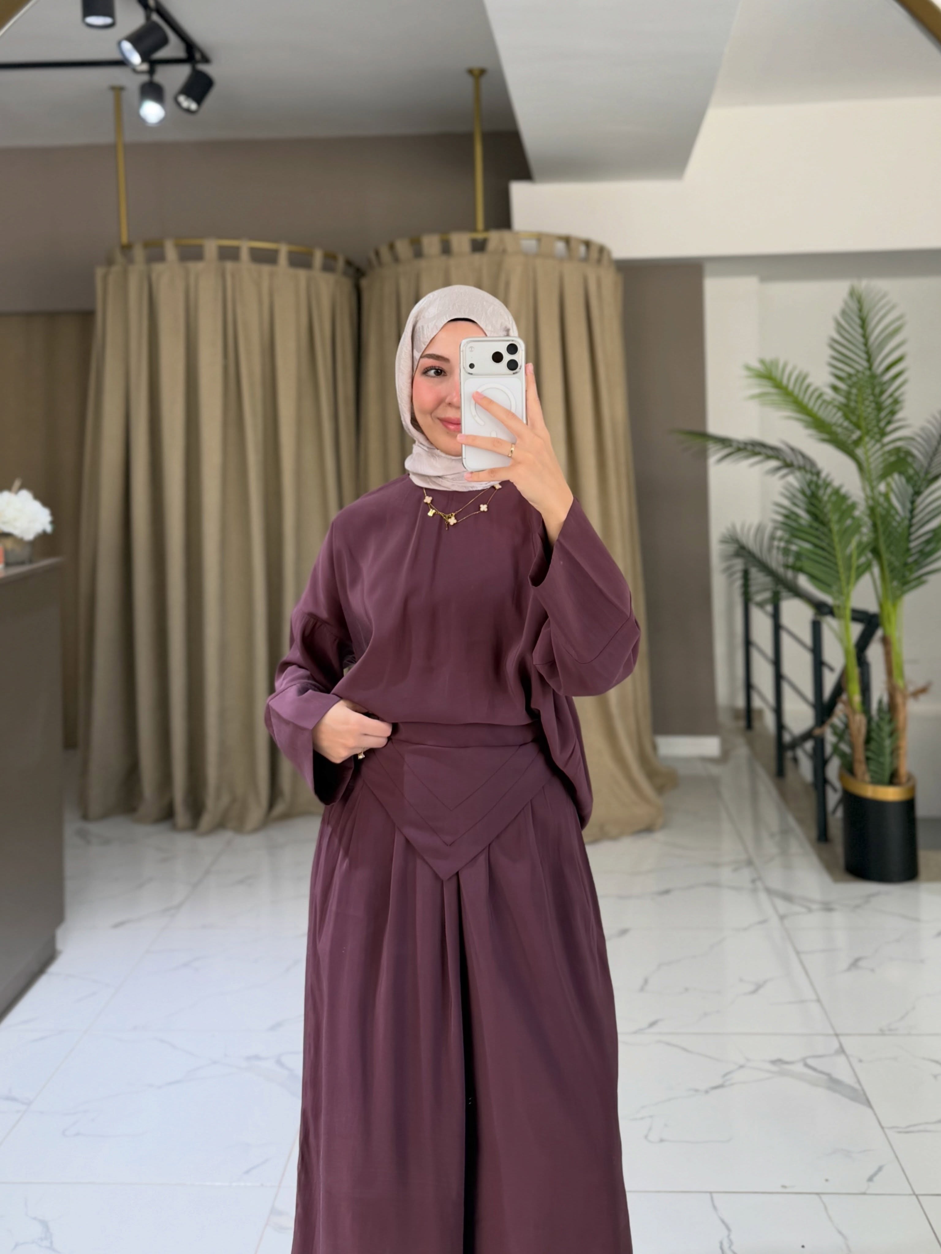 طقم سكارف بنطلون عريض وبلوزة 2