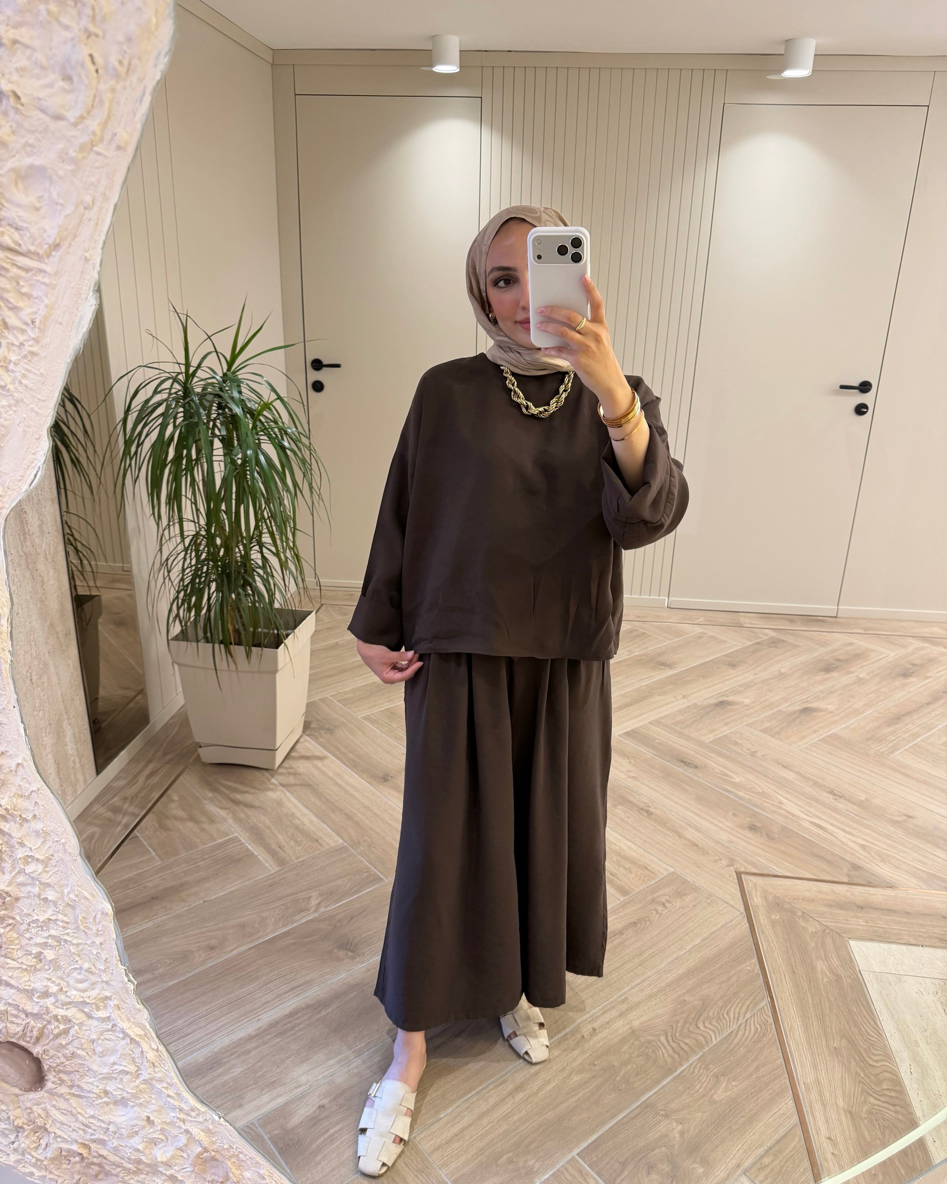 طقم سكارف بنطلون عريض وبلوزة 2