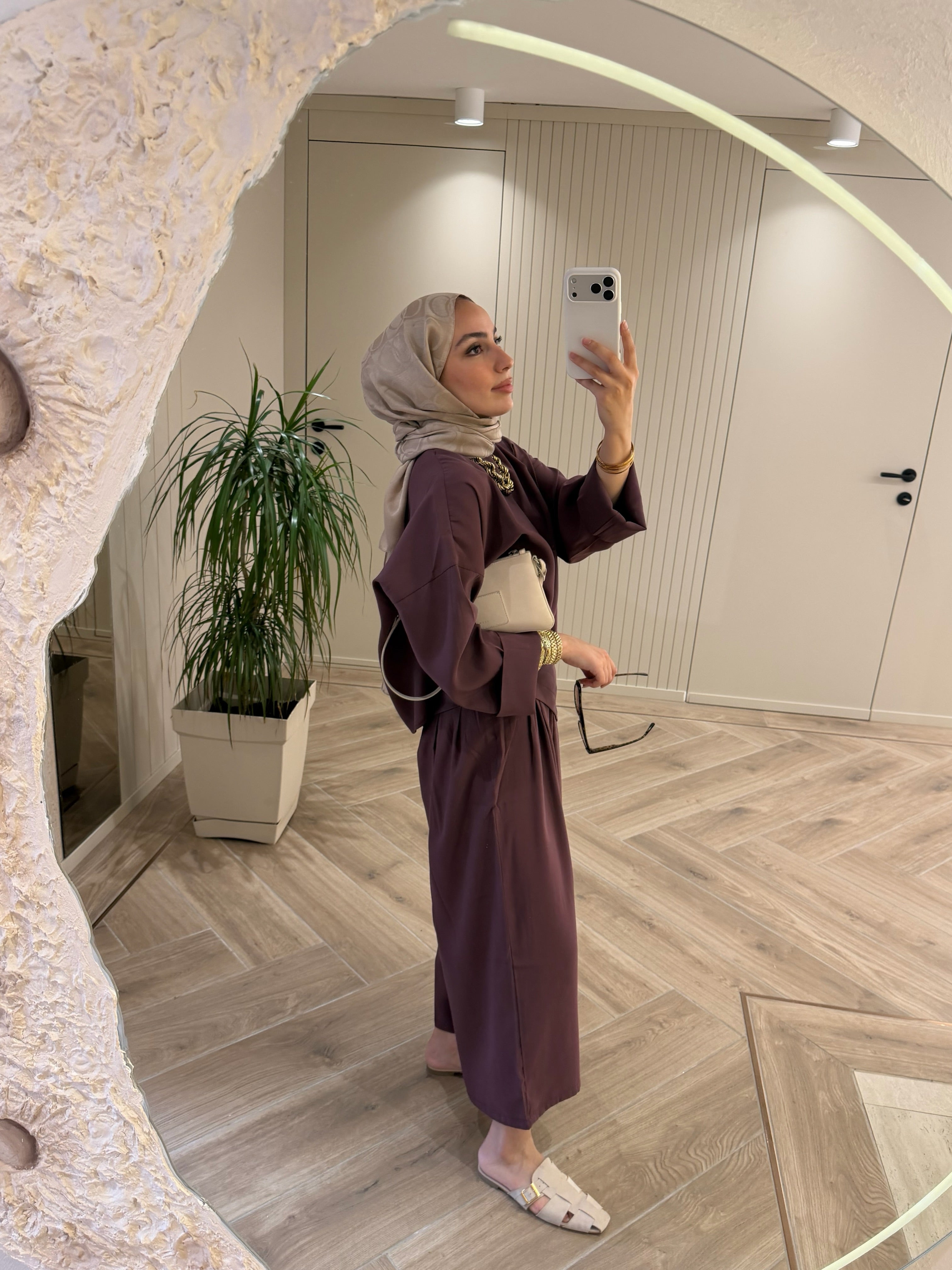 طقم سكارف بنطلون عريض وبلوزة 2