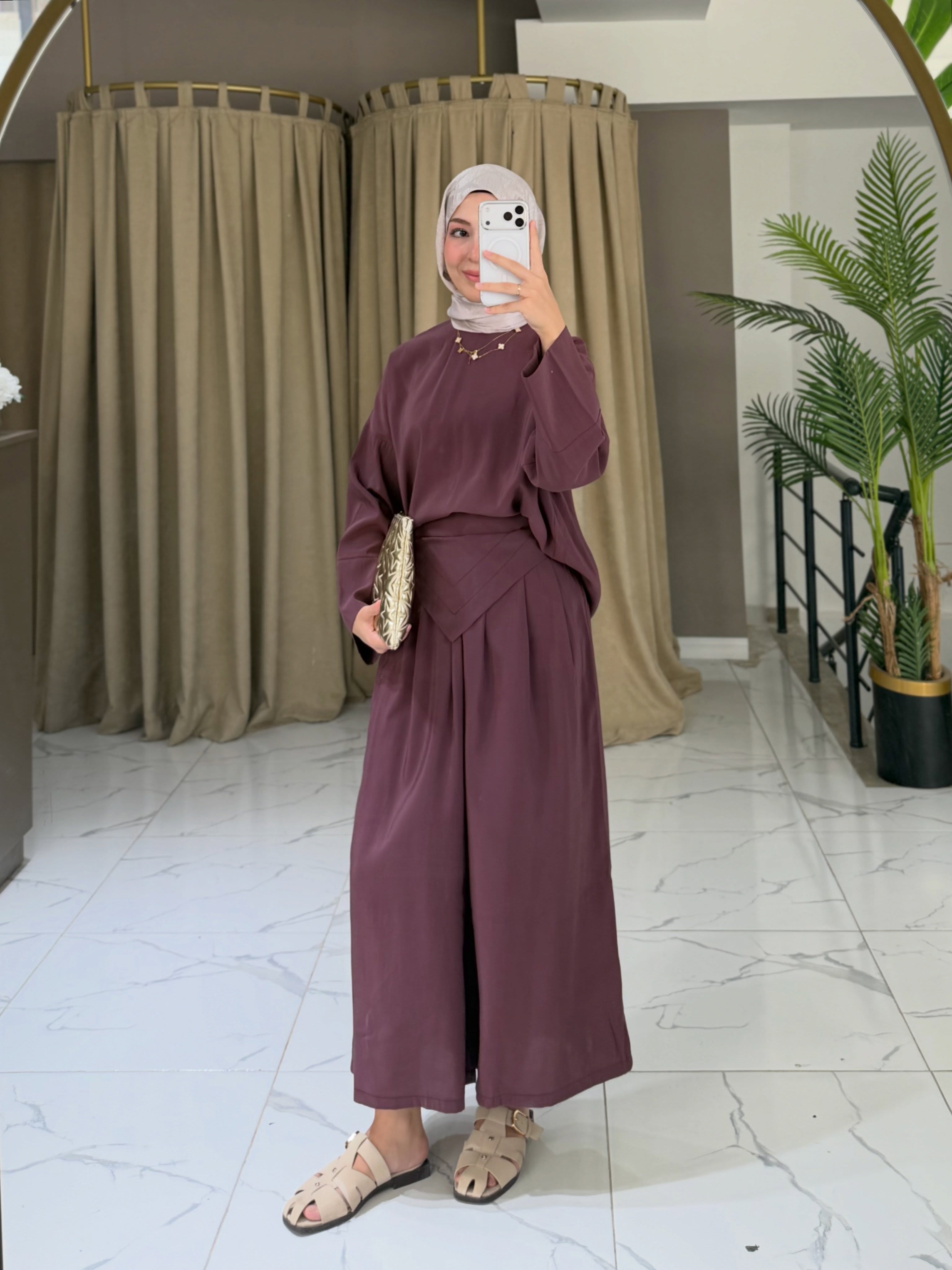طقم سكارف بنطلون عريض وبلوزة 2