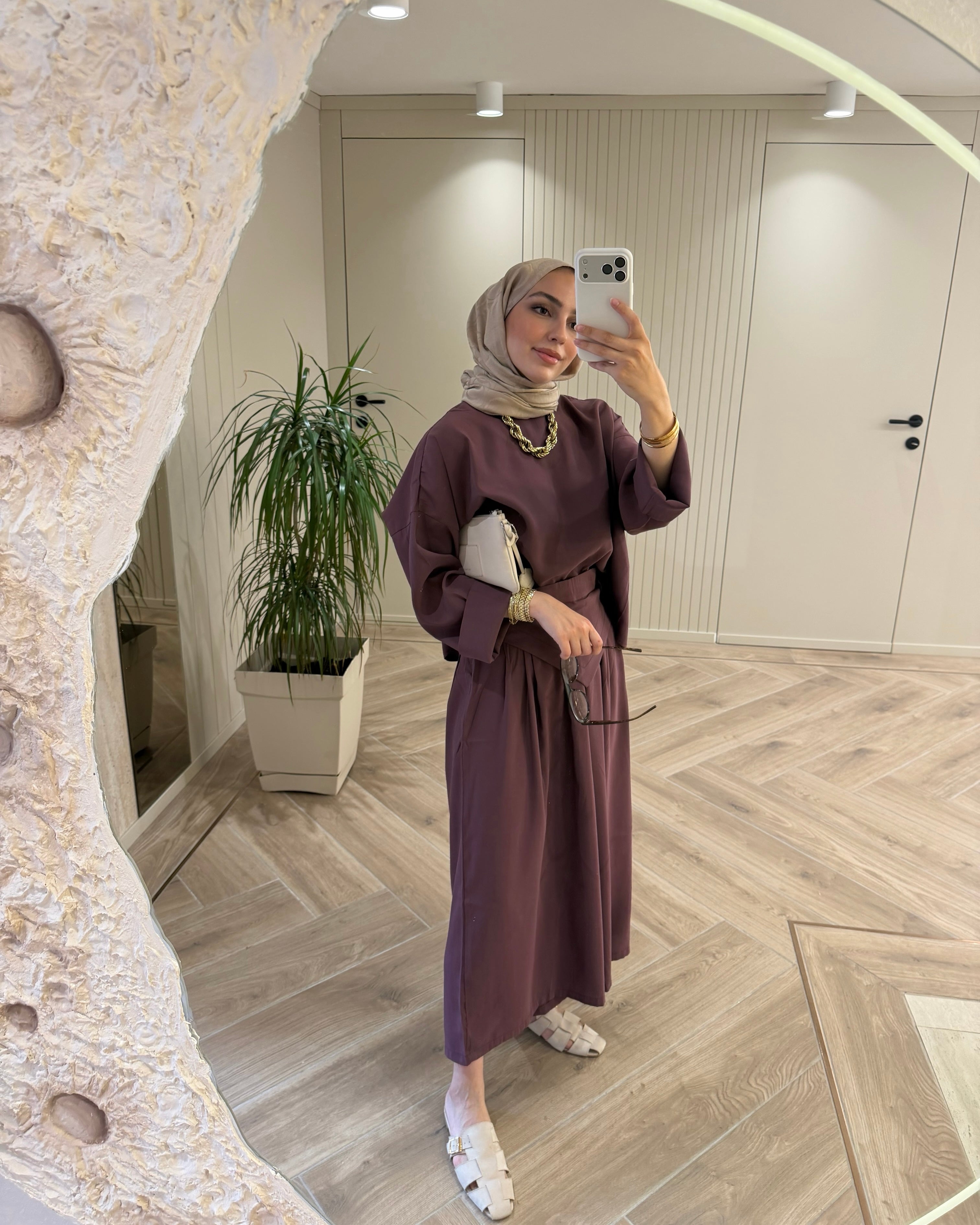طقم سكارف بنطلون عريض وبلوزة 2