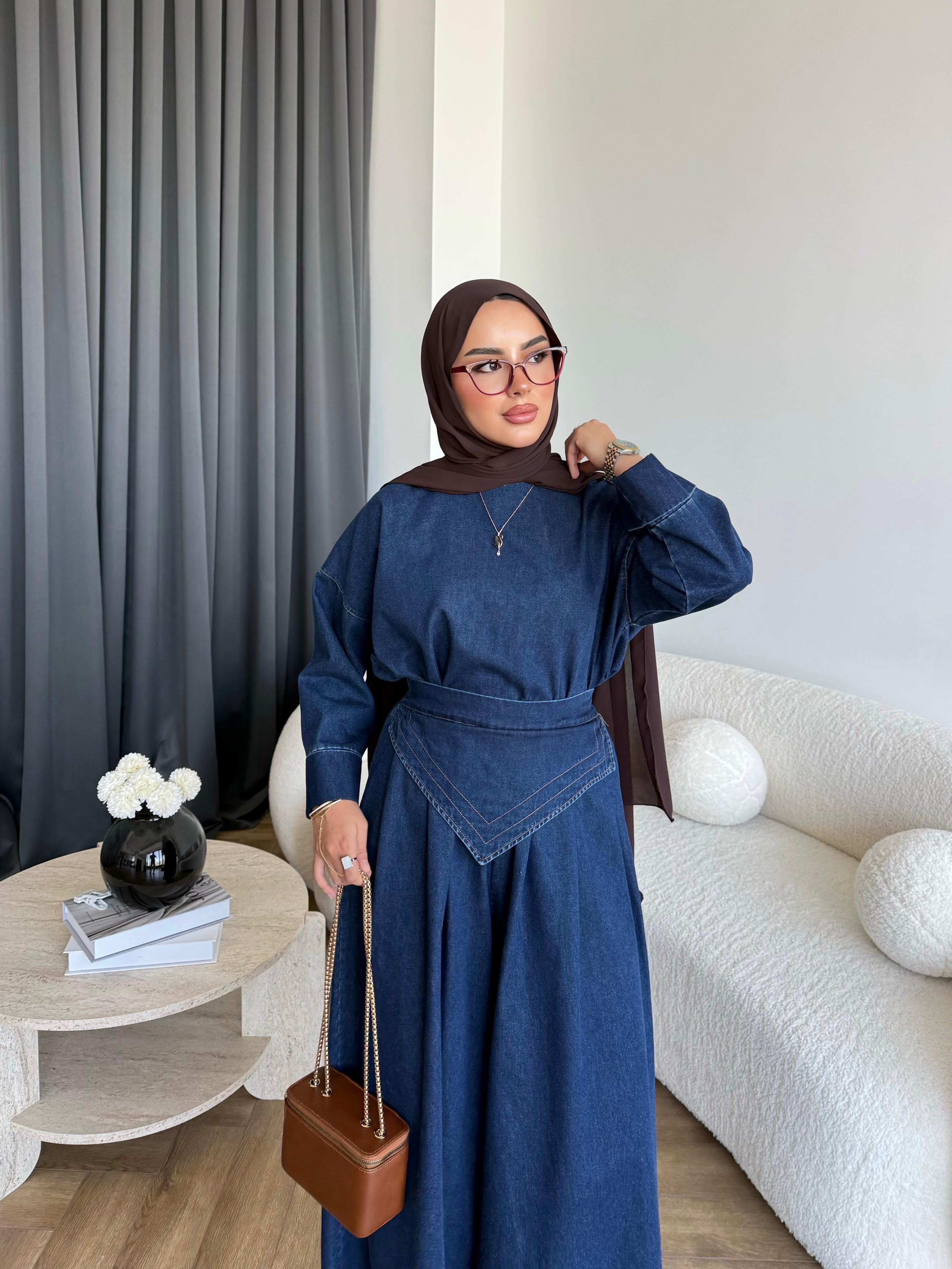 طقم جينز  سكارف بنطلون وبلوزة