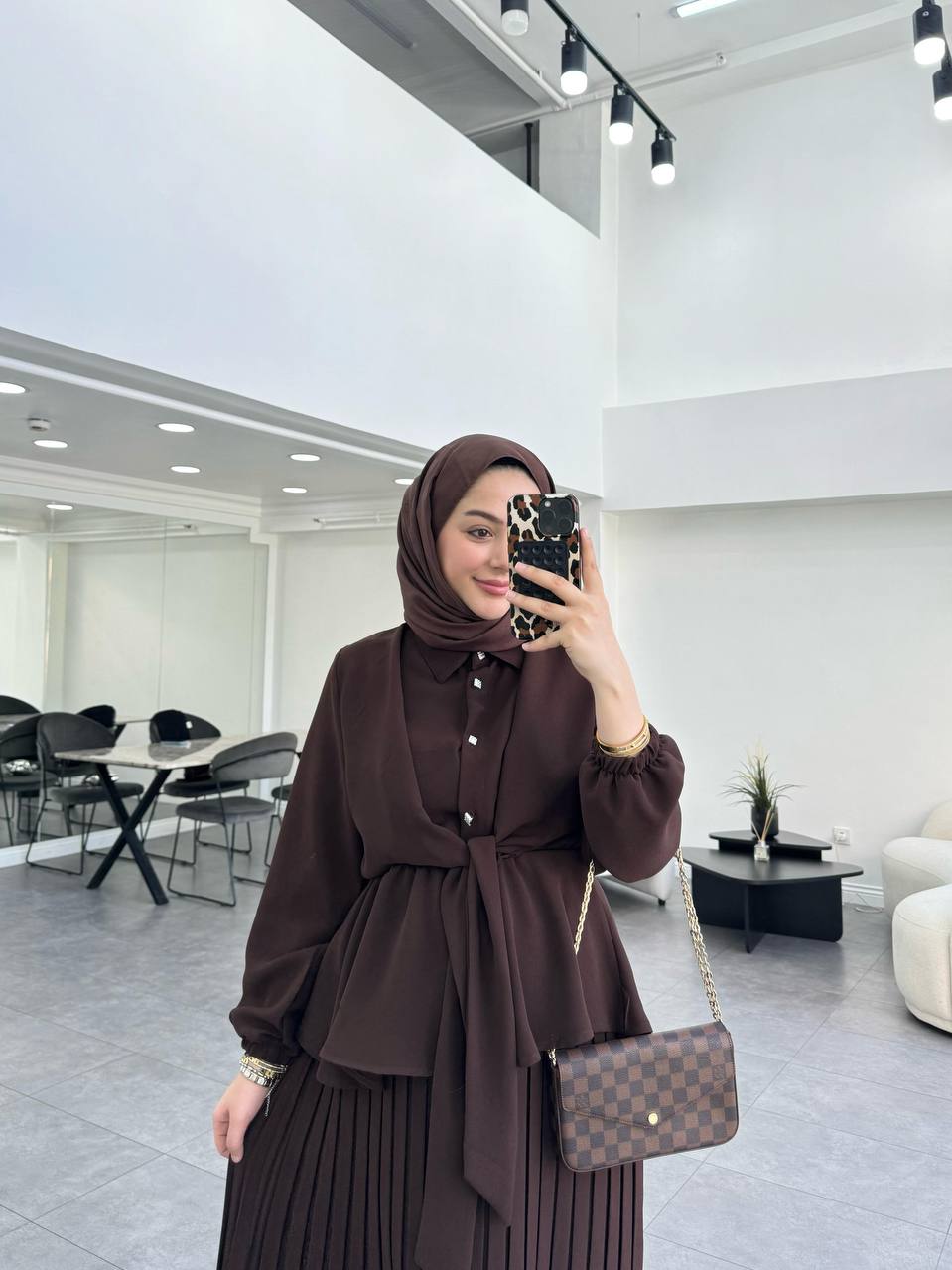 طقم رسمي تنورة  كسرات ناعم 🌸