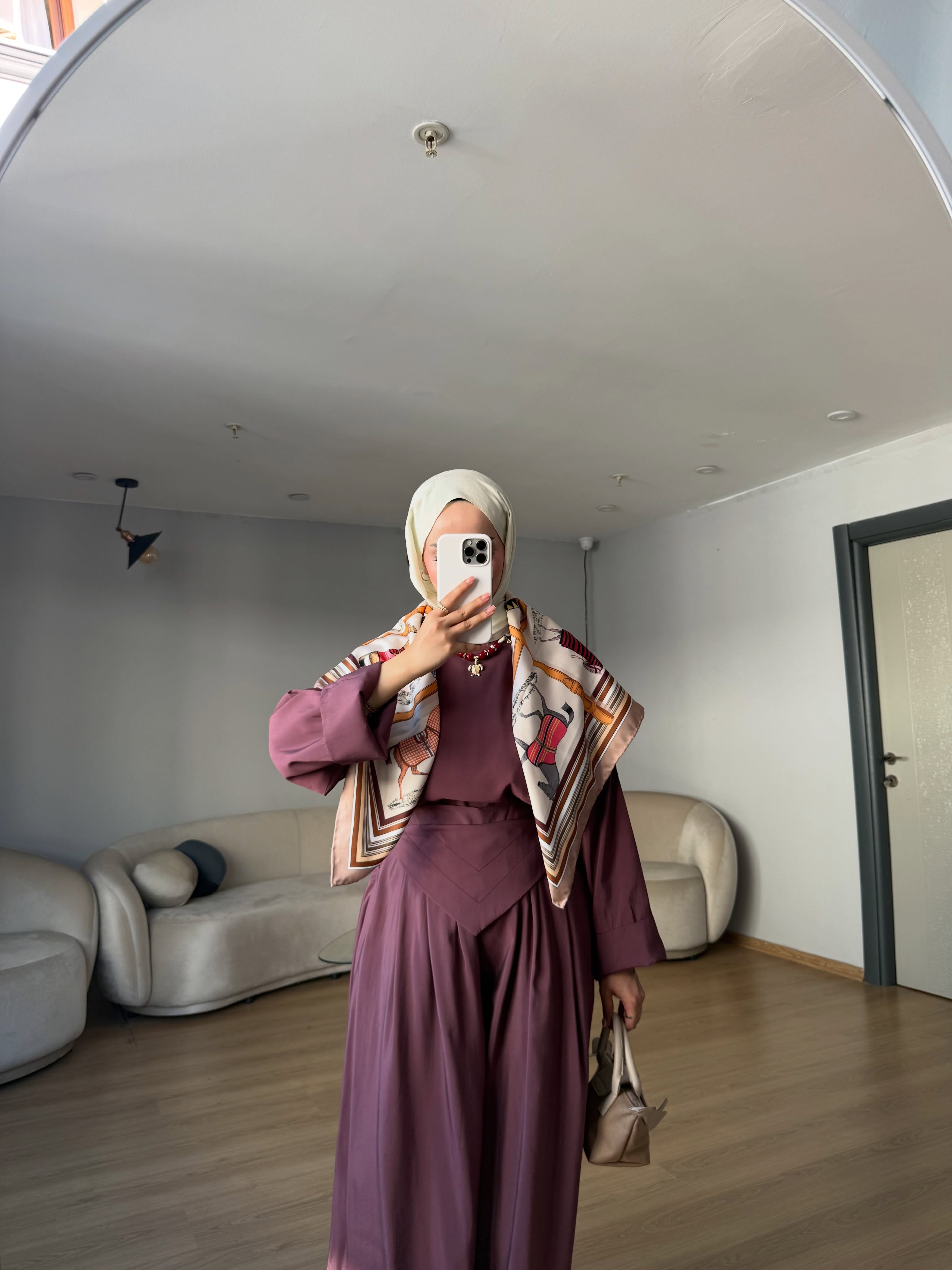 طقم سكارف بنطلون عريض وبلوزة 2