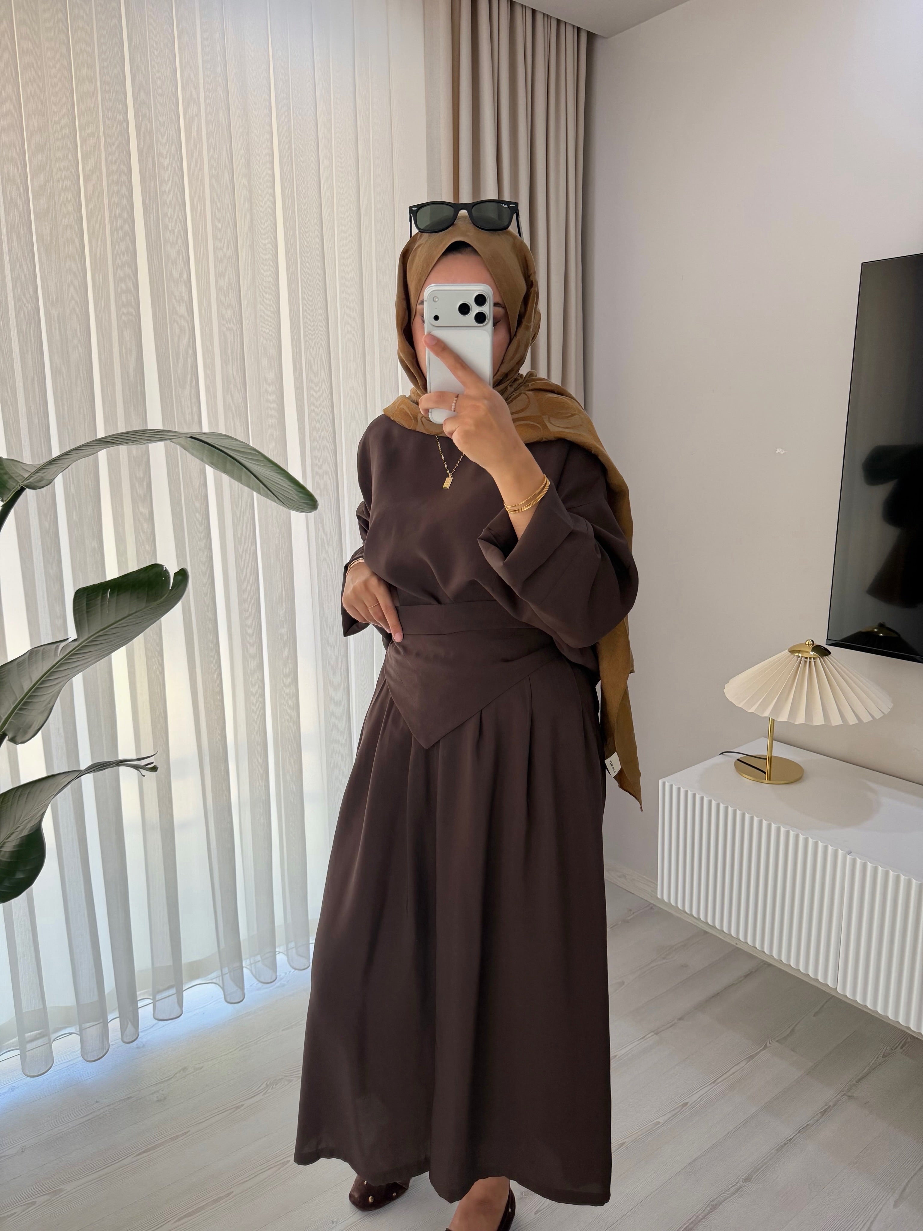 طقم سكارف بنطلون عريض وبلوزة 2
