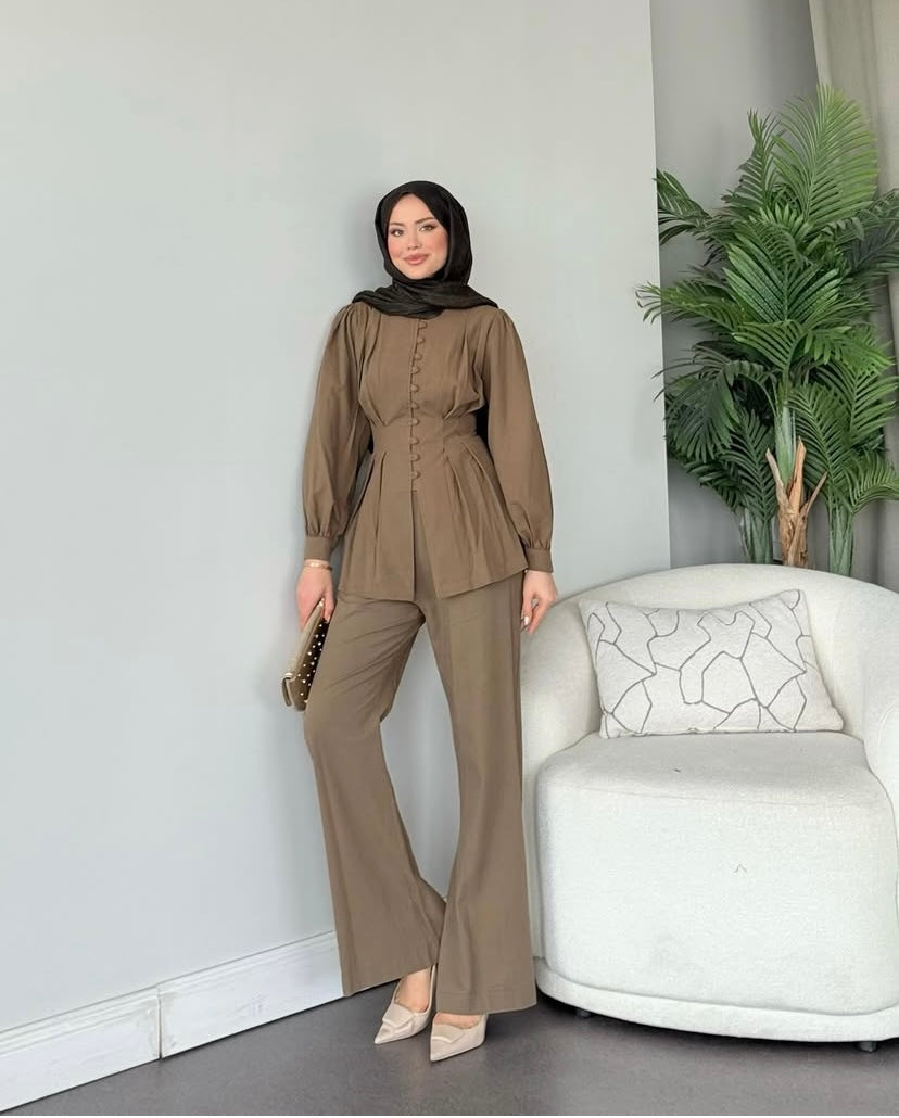 طقم عملي ناعم مع ازرار