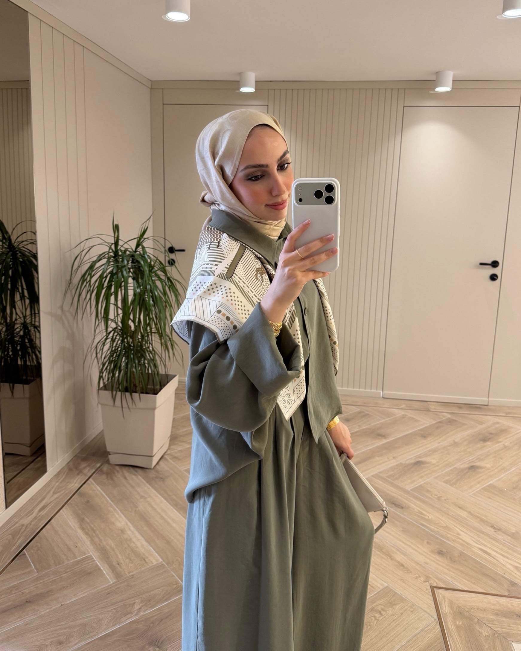 طقم بيسك ترند قميص وبنطلون