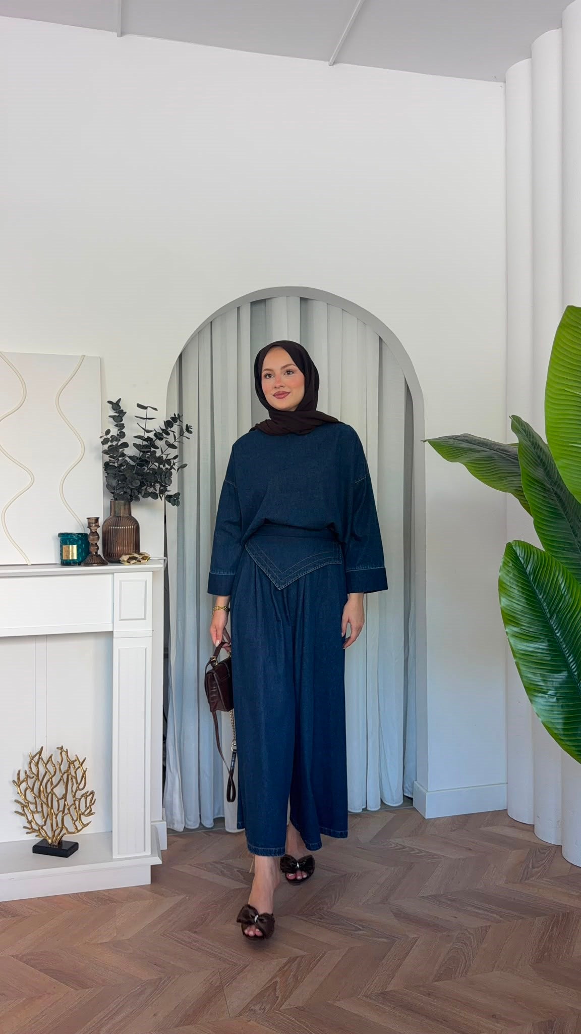طقم جينز  سكارف بنطلون وبلوزة