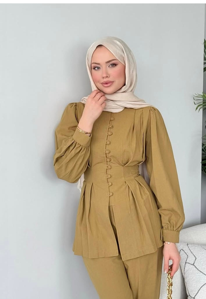طقم عملي ناعم مع ازرار