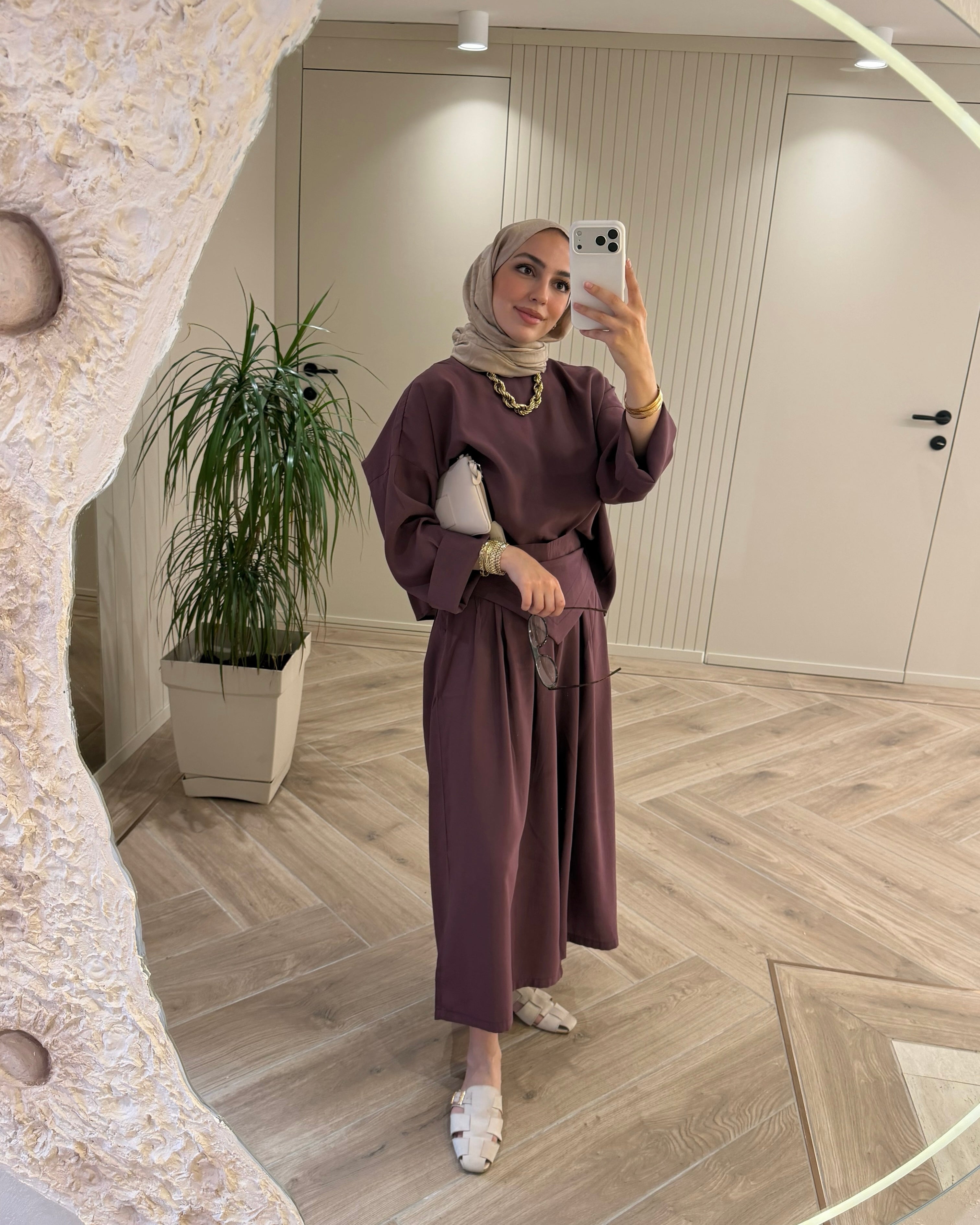 طقم سكارف بنطلون عريض وبلوزة 2