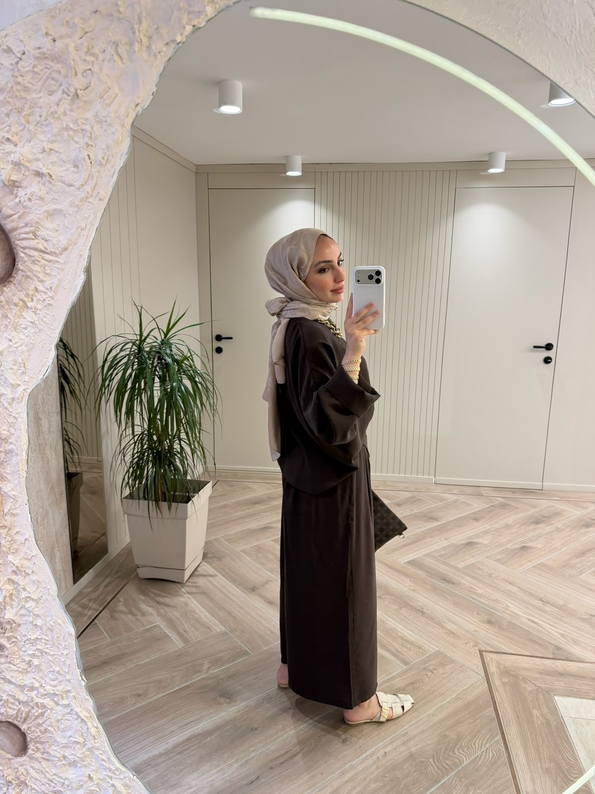 طقم سكارف بنطلون عريض وبلوزة 2