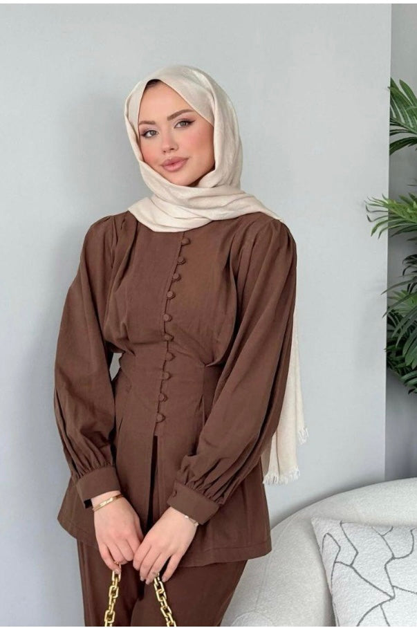 طقم عملي ناعم مع ازرار
