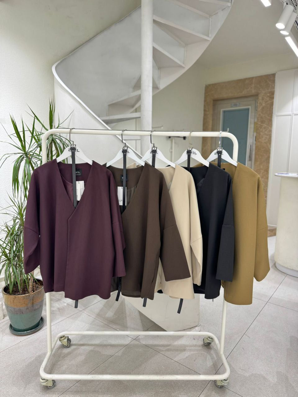 جاكيت ترندي قبة v مميز