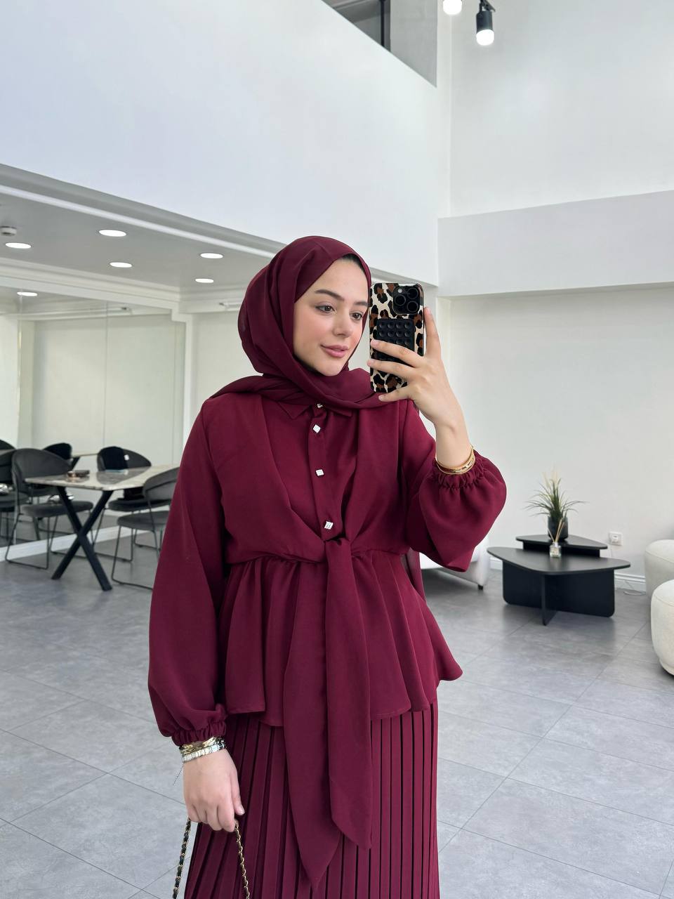 طقم رسمي تنورة  كسرات ناعم 🌸