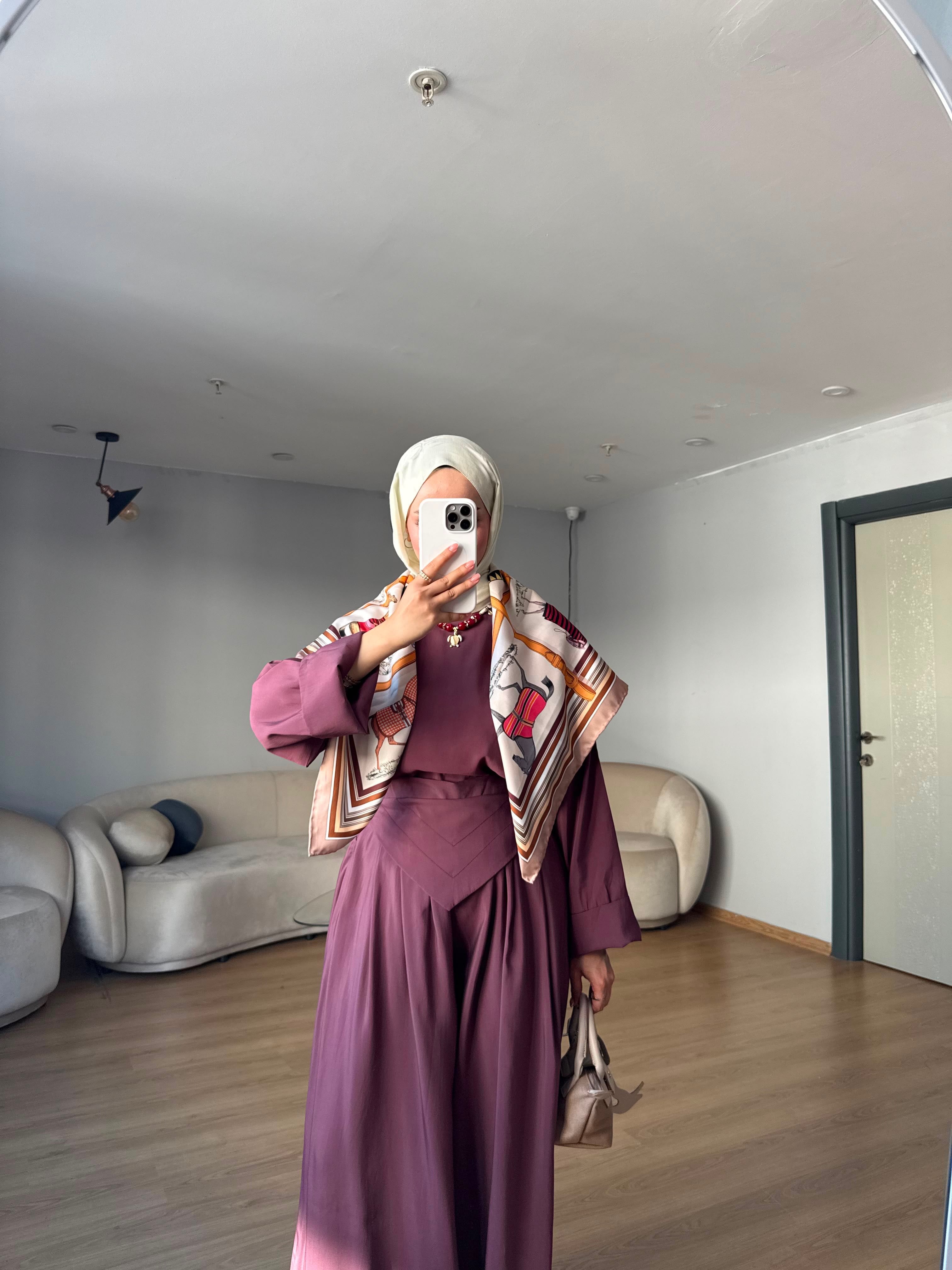 طقم سكارف بنطلون عريض وبلوزة 2