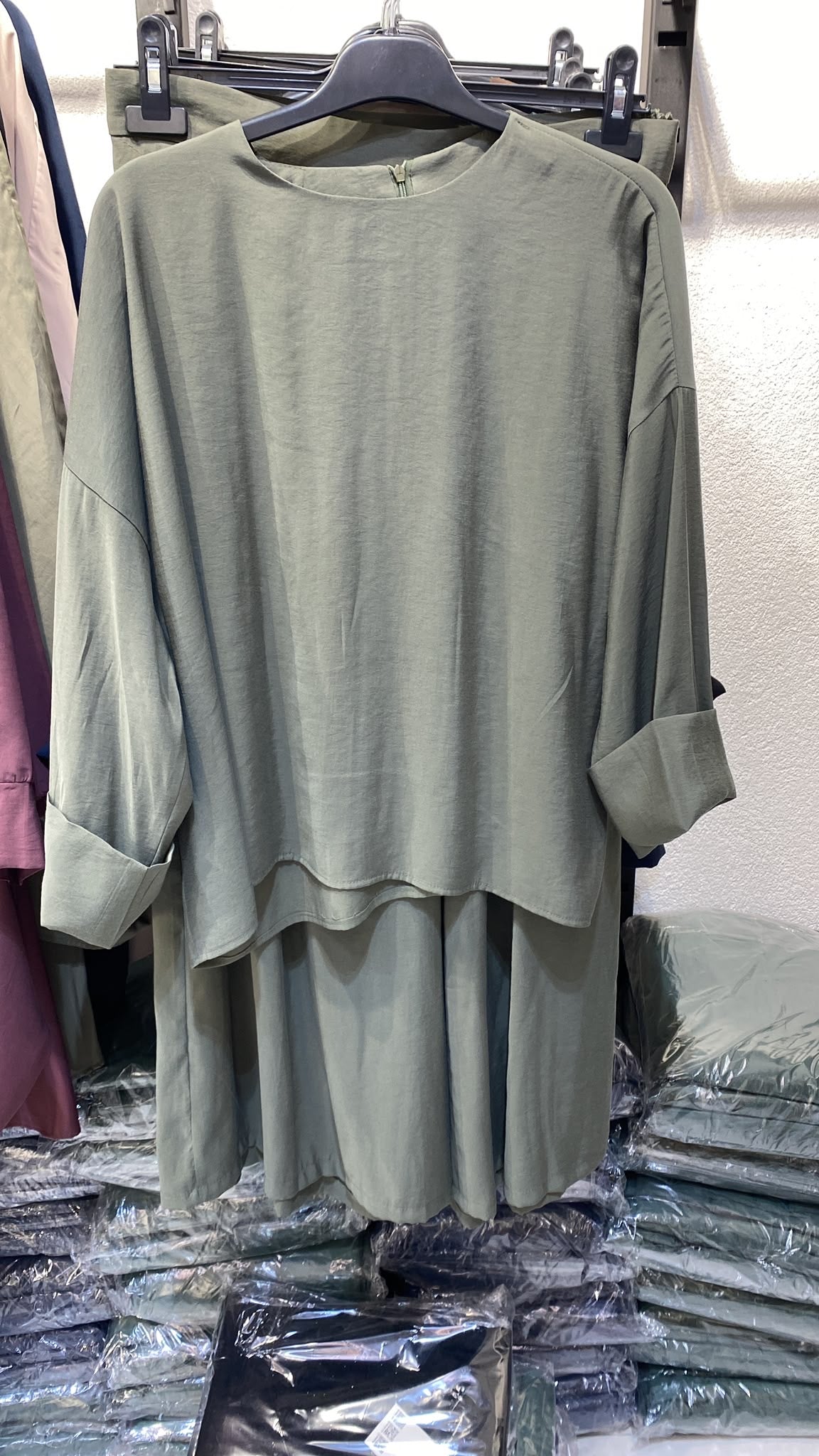 طقم سكارف بنطلون عريض وبلوزة 2