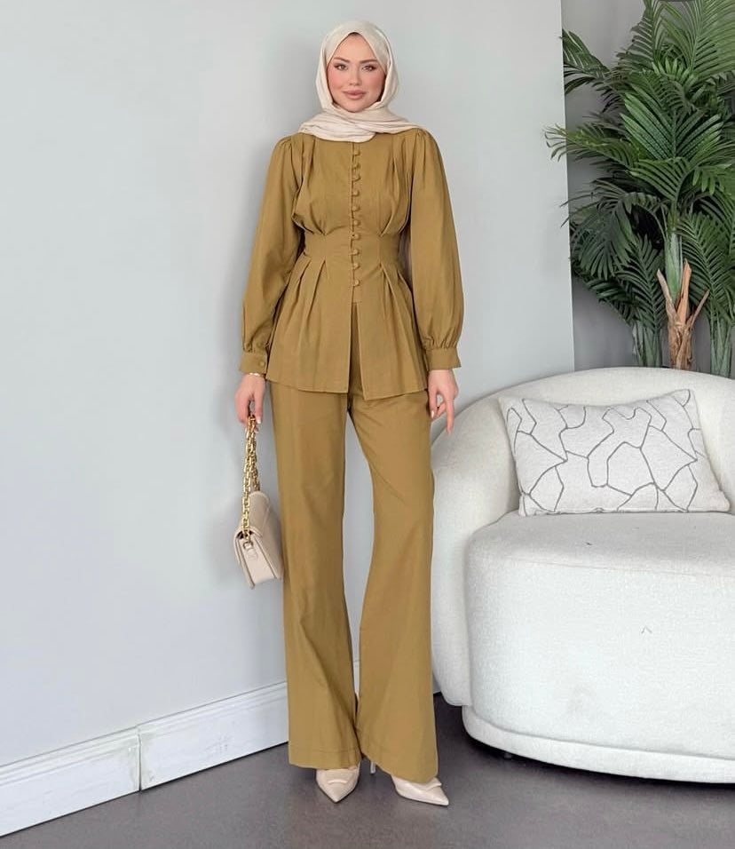 طقم عملي ناعم مع ازرار