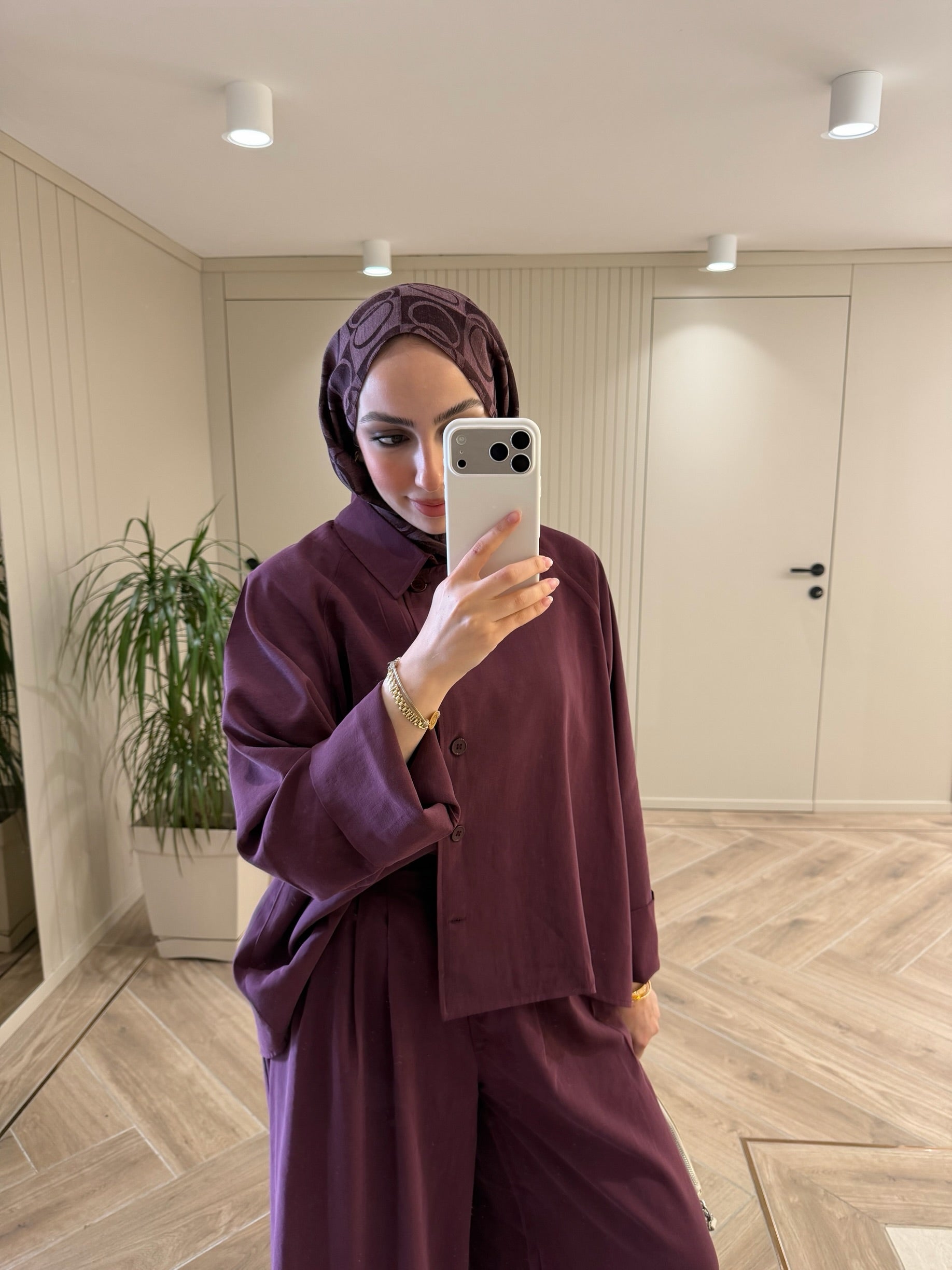 طقم بيسك ترند قميص وبنطلون