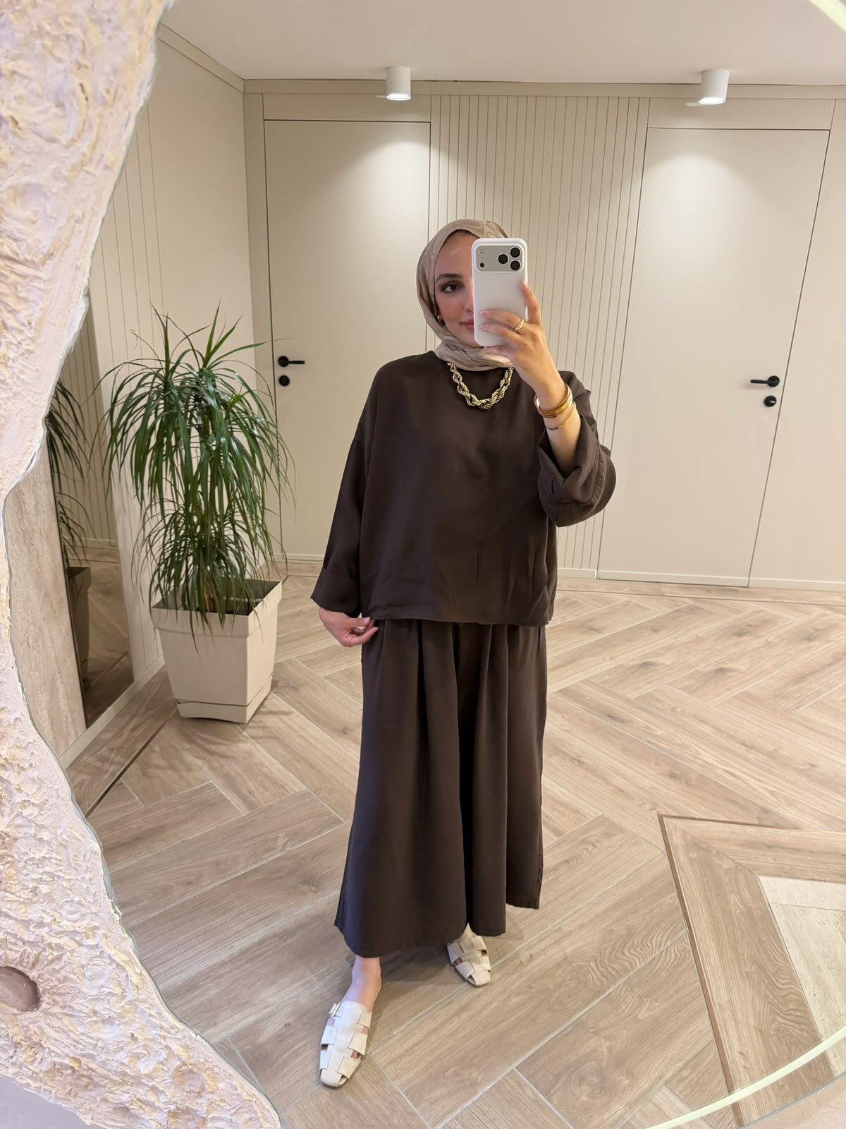 طقم سكارف بنطلون عريض وبلوزة 2