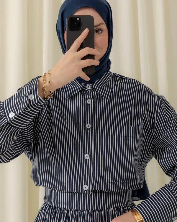 طقم مخطط بإطلالة كاجوال أنيقة