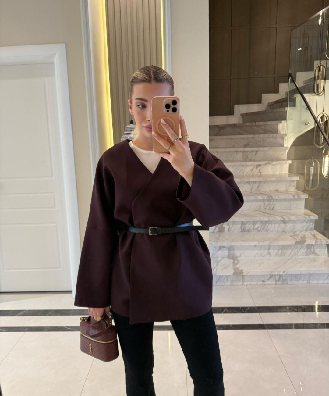 جاكيت ترندي قبة v مميز