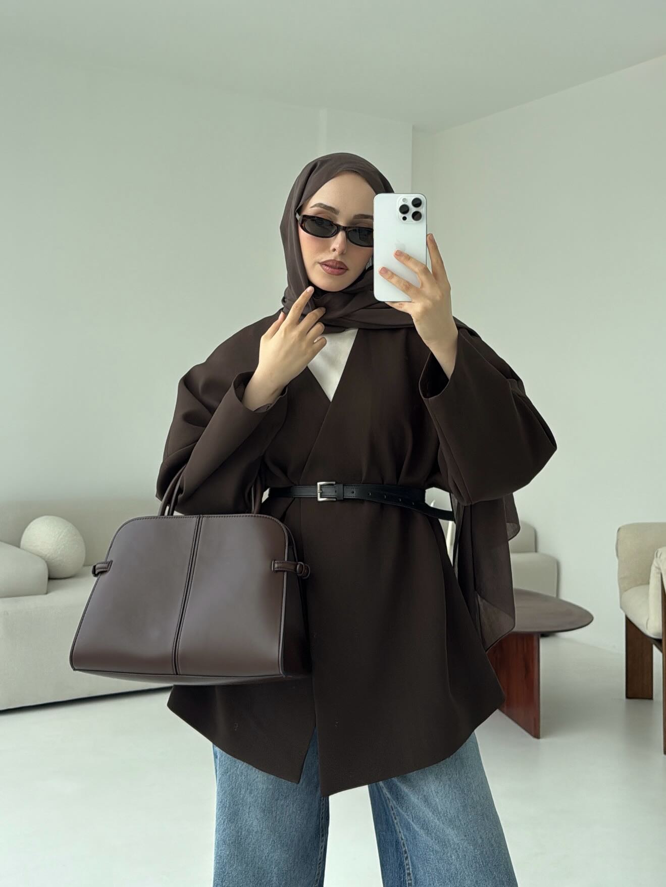 سترة واسعة من قماش الكشمير مع حزام عالخصر