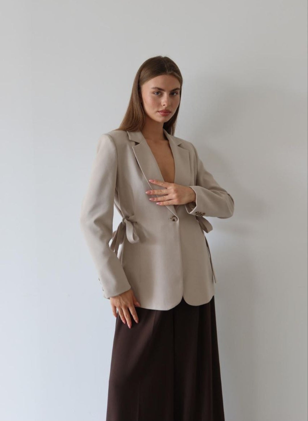 جاكيت رسمي مع ببيونة عالخصر