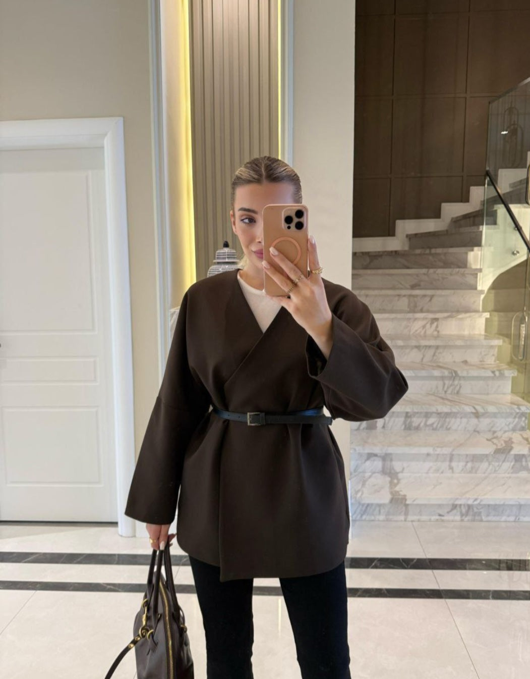 جاكيت ترندي قبة v مميز