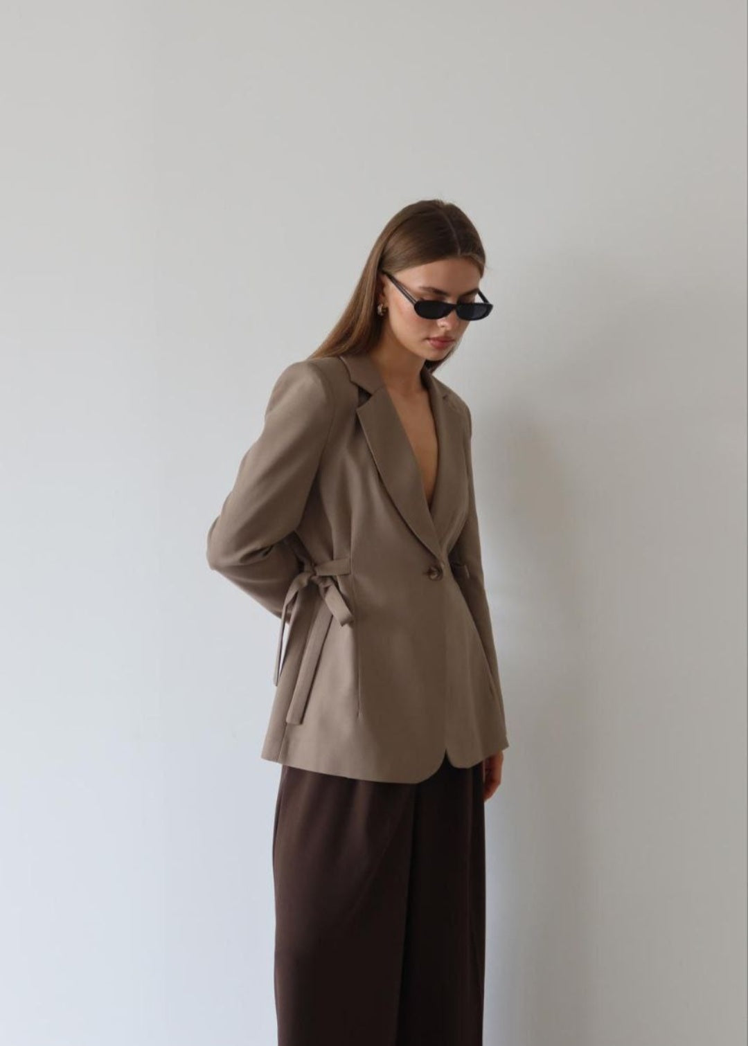 جاكيت رسمي مع ببيونة عالخصر