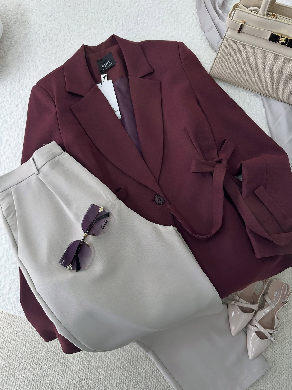 جاكيت رسمي مع ببيونة عالخصر